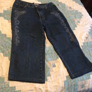 Size 11/12 blue jean capris by Traxx